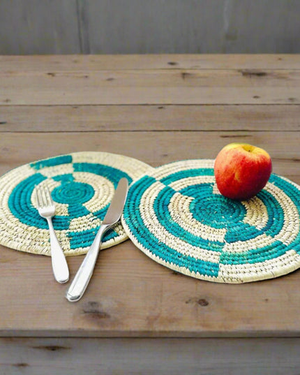 Handwoven Green Sabai Grass Round Placemat with Geometric Pattern